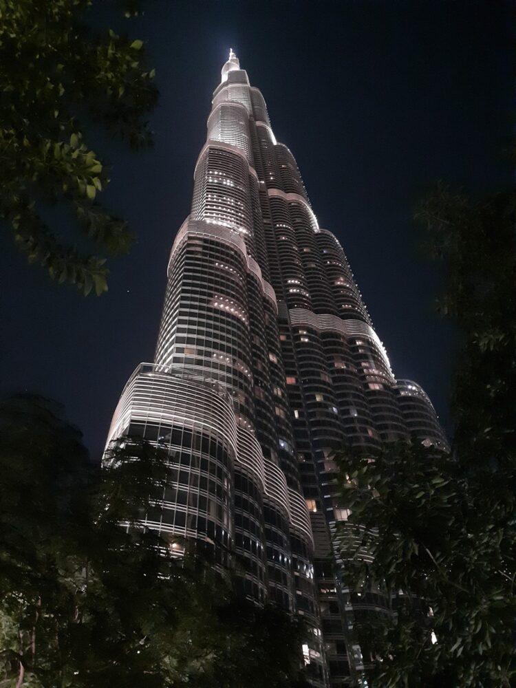 Visiting Dubai, reception in bed